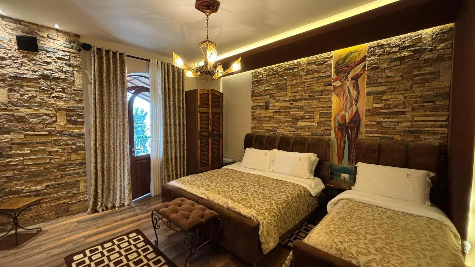 Vila Eden Boutique Hotel Korce 4*,